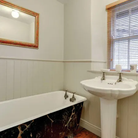 Holiday Vicarage Tatil Evi *